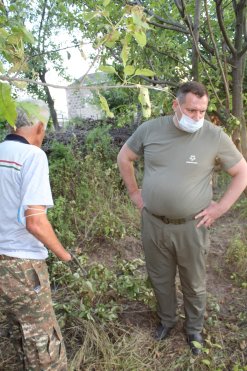 Председатель СК РА Гайк Григорян посетил Тавушскую область для организации следствия по уголовным делам, возбужденным по фактам нарушения ВС Азербайджана режима прекращения огня, и для руководства осмотрами мест происшествия (фото)